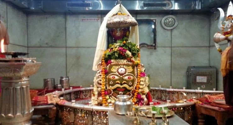 भगवान महाकालेश्वर को पुष्प मुकुट धारण कराया गया - Mahakaleshwar, Ujjain, Mahashivaratri, floral crown