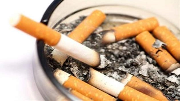 हिन्दी कविता : सुलगती हुई सिगरेट के समान जीवन - life is like cigarette