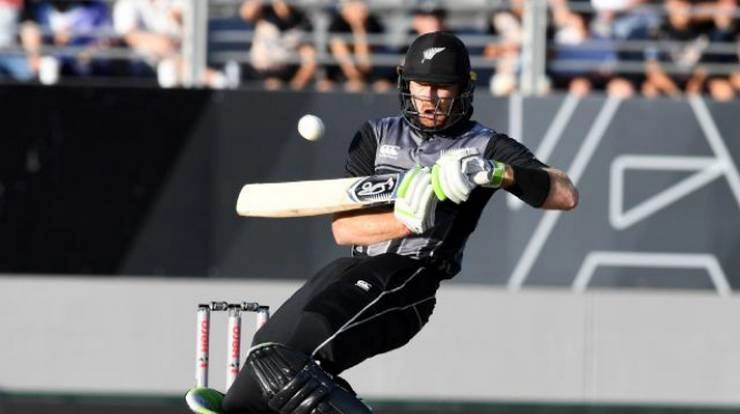 अंतरराष्ट्रीय क्रिकेट मैच में गुप्टिल के शतक से न्यूजीलैंड ने खड़ा किया 371 रनों का स्कोर