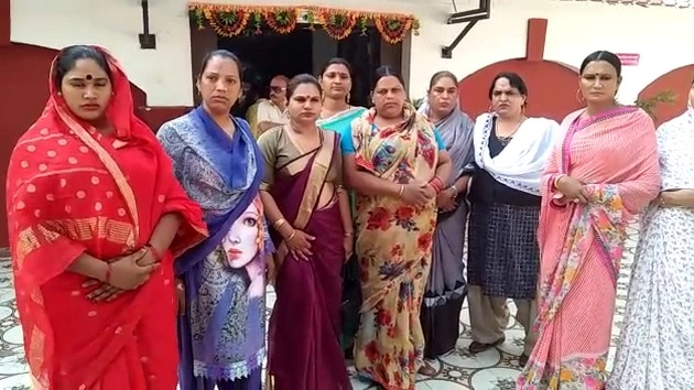 इंदौर में किन्नरों के दो गुटों में मारपीट (वीडियो) - Kinnar dispute in Indore, Kinnar