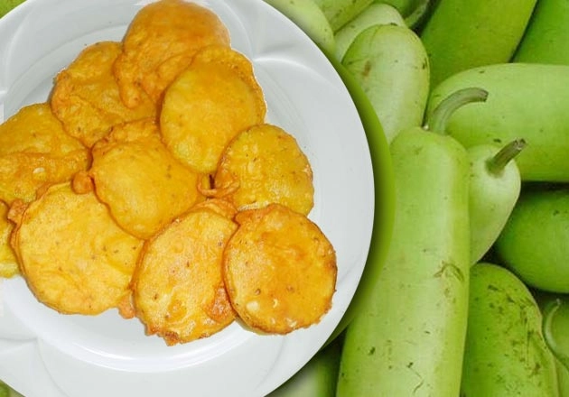 लौकी के पकौड़े बनाने की सरल विधि (देखें वीडियो) - Bottle Gourd (Lauki) pakora recipe