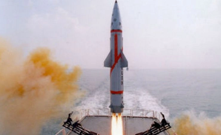 धनुष बैलिस्टिक मिसाइल का सफल परीक्षण - Missile test, Dhanush ballistic missile