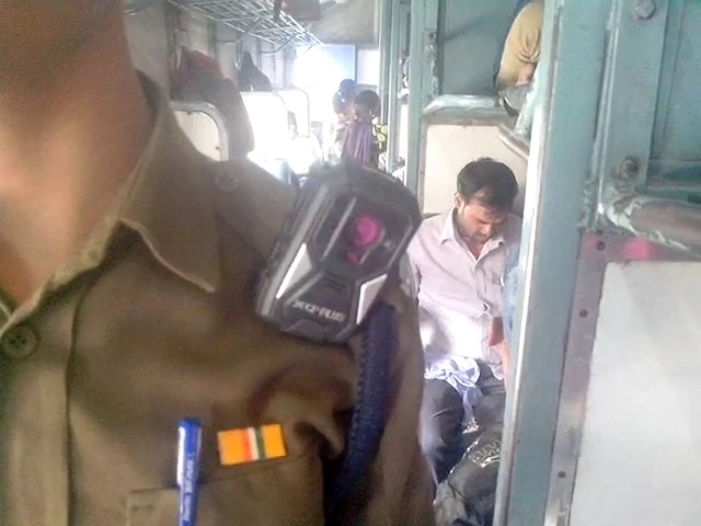 सावधान, आप रेलवे पुलिस की नजर में हैं (वीडियो) - Indian Railways, Body Camera, RPF