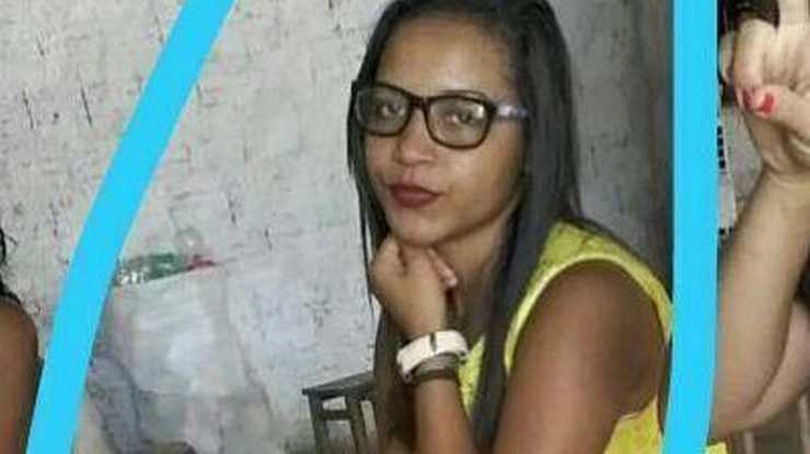 मोबाइल फोन में करंट से लड़की की मौत - A girl,in Brazil died due to huge electric shock and her phone melted