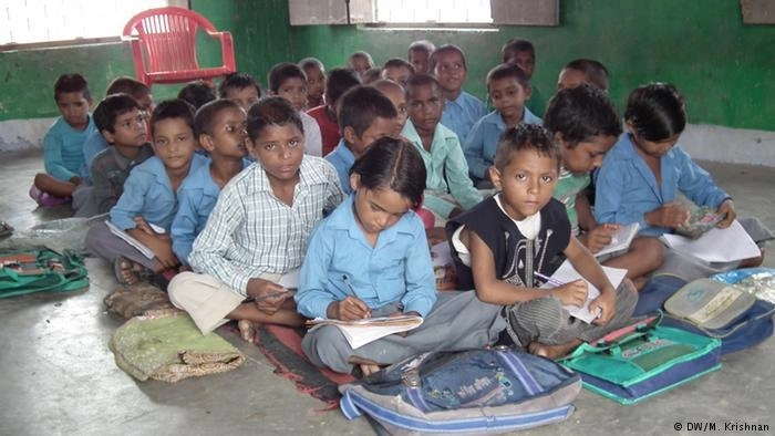 आज भी अनपढ़ हैं भारत के करोड़ों लोग | educated state