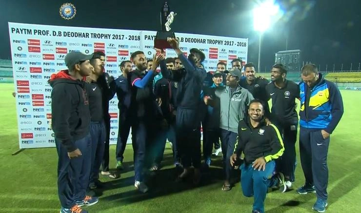 कर्नाटक का विजय रथ थामकर भारत 'बी' बना देवधर चैंपियन - Deodhar cricket trophy, Karnataka