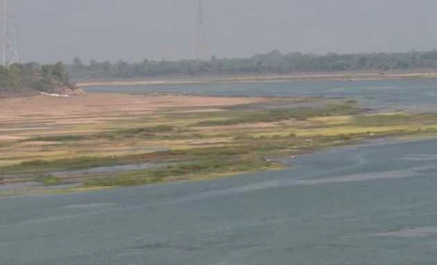 नर्मदा कई स्थानों पर सूखी, सहायक नदियां भी प्यासी - Narmada