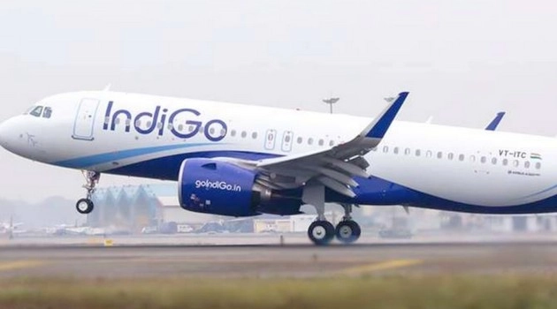 उड़ते विमान में पायलट को कैबिन में दिखा धुआं, विमान की आपात लैंडिंग - Emergency landing of Indigo flight