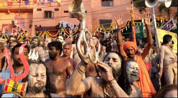 साधु-संतों ने बढ़ाई योगी की मुश्किल, नहीं करेंगे 'शाही स्नान' - Kumbh Mela, Shahi Bath, Allahabad