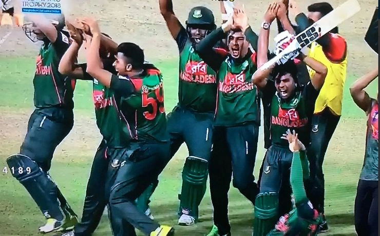 श्रीलंका ने बांग्लादेश से 4 साल पुराना हिसाब किया चुकता, जीत के जश्न में किया नागिन डांस - Srilanka avenges four year old humiliation with naagin dance celebration