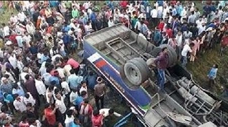 सीतामढ़ी में बस हादसा, 14 की मौत - Sitamadi bus accident