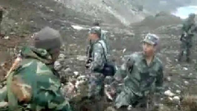 सीमा पर तैनात अपने सैनिकों को चीन ने लिया सैन्‍य नियंत्रण में - India-China border, Chinese Army, PLA