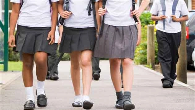 स्कूल का अजीबोगरीब आदेश, लड़कियों को विशेष रंग के अंत:वस्त्र पहनने का निर्देश - School Pune end clothes