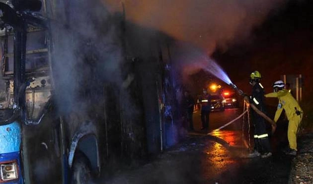 बस में आग, 20 प्रवासी कामगारों की मौत
