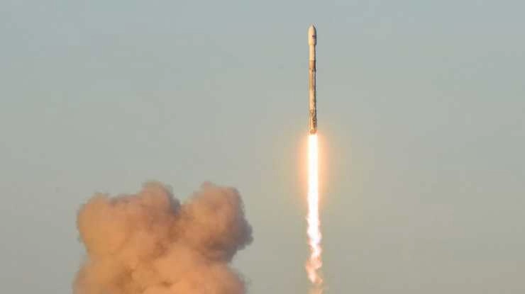 SpaceX ने इरीडियम जेनरेशन के 10 सैटेलाइट लॉंच किए - SpaceX Successfully Launched 10 Next Generation Satellites For   Iridium Communications