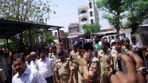 भाजपा विधायक का भाई गिरफ्तार, पांच पुलिसकर्मियों पर गिरी गाज - BJP MLA brother arrested in Unnav