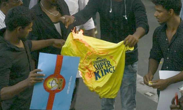 चेन्नई में आईपीएल मैच का विरोध, कई प्रदर्शनकारी गिरफ्तार - IPL-11, Chennai, Protests, TVK, Political parties