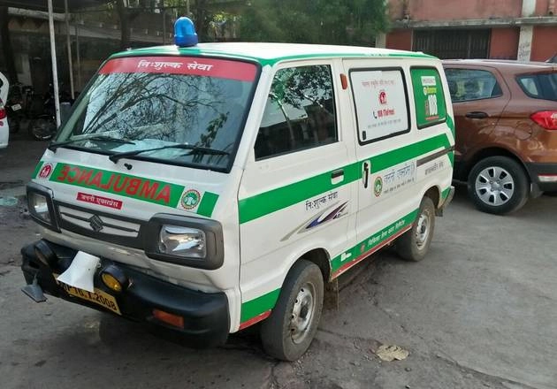 महिला ने एंबुलेंस में जन्मा बच्चा, डॉक्टरों को मिली यह सजा - Woman Delivers in Ambulance: 3 Doctors Suspended