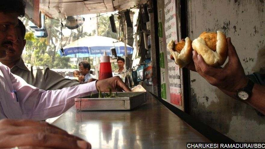 वड़ा पावः भारत का बर्गर जिसकी बराबरी मैकडॉनल्ड भी नहीं कर सकता