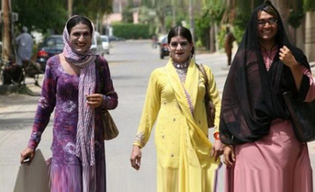 पाकिस्तान में किन्नरों के पहले स्कूल में कक्षाएं शुरू - Pakistan,transgender school opens