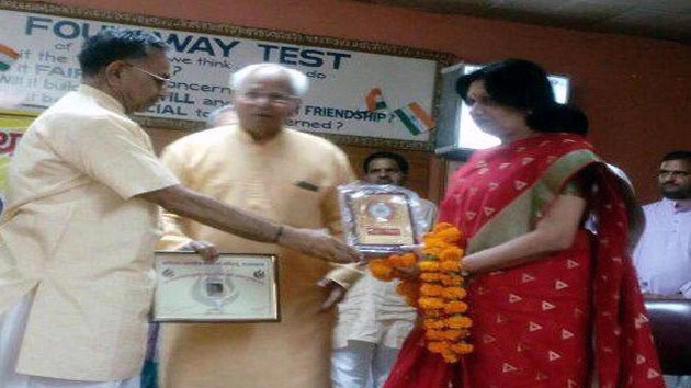 सुविख्यात उपन्यासकार मीनाक्षी स्वामी को अखिल भारतीय ब्रजकिशोर कुलश्रेष्ठ पुरस्कार - Meenakshi Swami