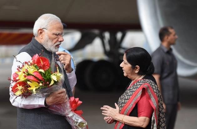 तीन देशों की सफल यात्रा के बाद स्वदेश पहुंचे मोदी - Narendra Modi