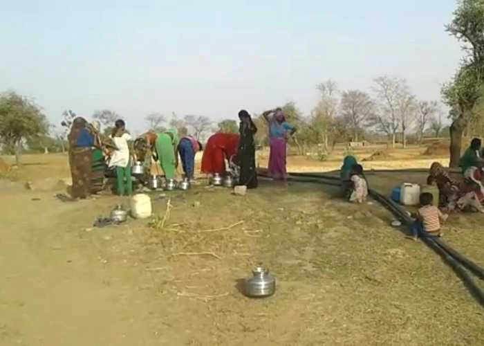 जलसंकट की चपेट में बुंदेलखंड, महिलाओं की मुसीबत - bundelkhand water crisis