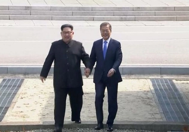 पहले एक-दूसरे को डराते थे, अब बने दोस्त, जीता सबका दिल - Kim Jong meets with Jai moon