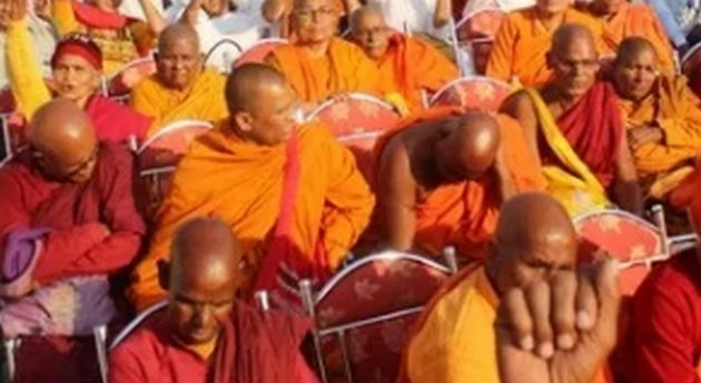 उत्पीड़न के शिकार 450 दलितों ने अपनाया बौद्ध धर्म