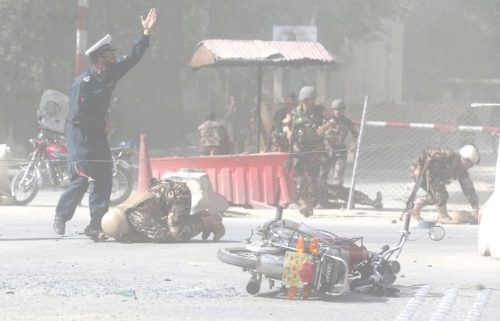 अफगानिस्तान में आतंकी हमलों में 10 पत्रकारों समेत कम से कम 37 की मौत