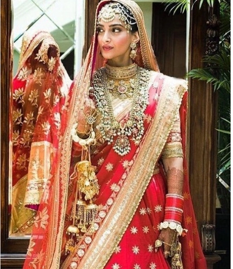 बला की खूबसुरत लग रही हैं सोनम कपूर, हो रही दीपिका के 'पद्मावत' लुक से तुलना - sonam kapoor look as a bride