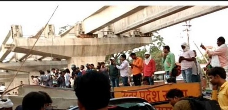 वाराणसी में निर्माणाधीन पुल का एक हिस्सा ढहा, कम से कम 18 लोगों की मौत - Varanasi Cantt road under construction bridge