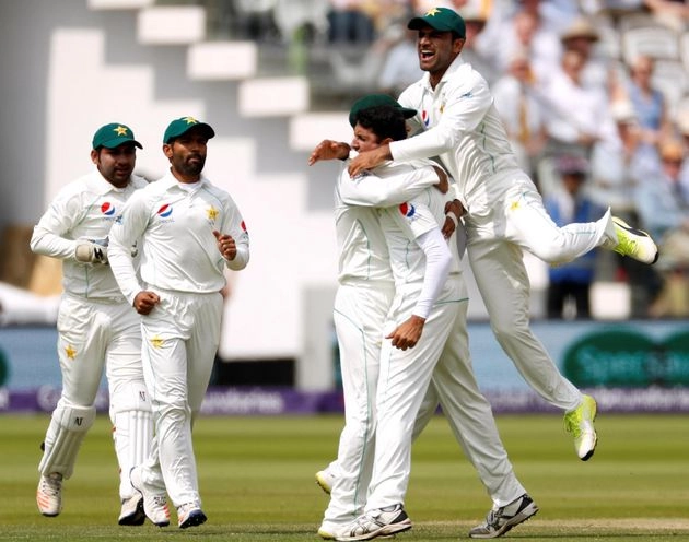 पाकिस्तान ने इंग्लैंड को 9 विकेट से दी करारी शिकस्त