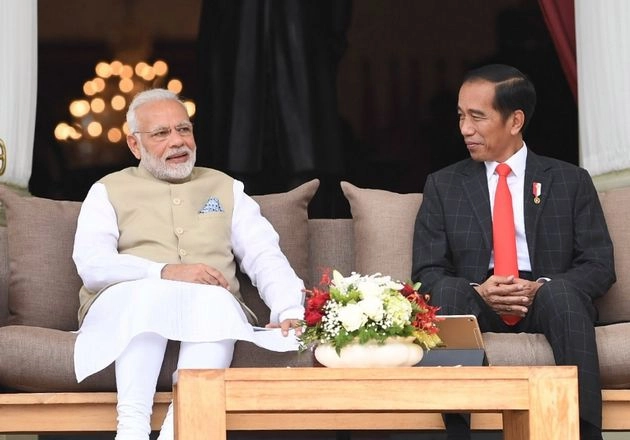 इंडोनेशिया में मोदी का भव्य स्वागत, 15 समझौतों पर हस्ताक्षर - Modi in Indonesia