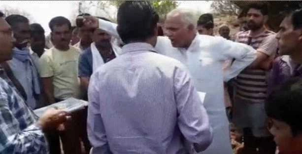 बिजली कर्मचारी पर भड़के भाजपा नेता, मुंह काला कर जूतों से पीटने की धमकी - bjp leader jagannath singh raghuvanshi video viral