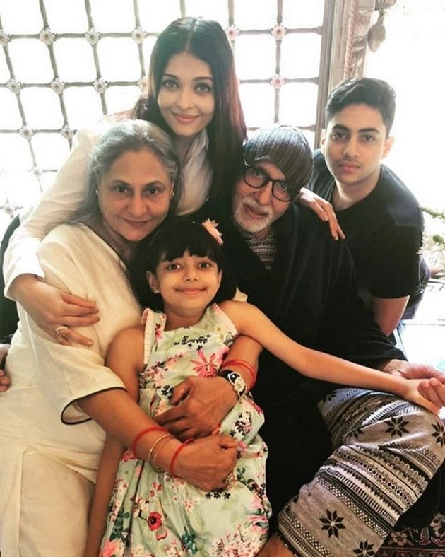 मां-पा को ऐसे दी सालगिरह की बधाई, ऐश्वर्या राय बच्चन की लेटेस्ट तस्वीर देखी क्या? - aishwarya rai bachchan posted a picture with bachchan family