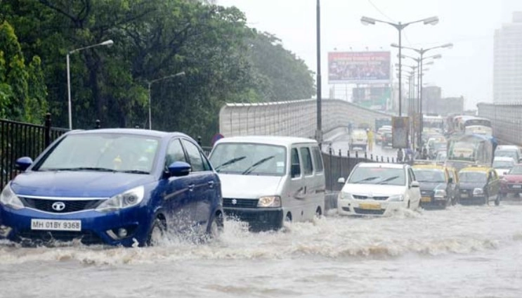 मौसम अपडेट : उत्तरप्रदेश में आंधी, आकाशीय बिजली की चपेट में आने से 26 की मौत, मुंबई में भारी बारिश