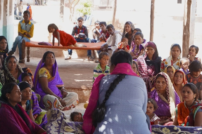 माहवारी के दिनों में खुले में नहाती हैं इस गांव की महिलाएं - Photo Feature on Menstrual Problem