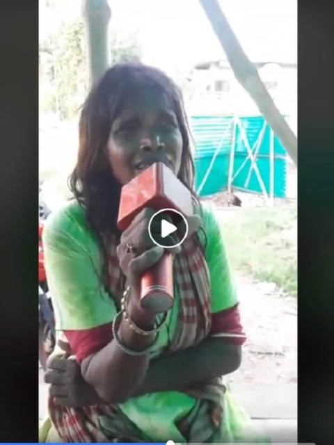 VIDEO: इस गरीब महिला के सामने बॉलीवुड के बड़े सिंगर भी हुए फेल - viral video of women singing