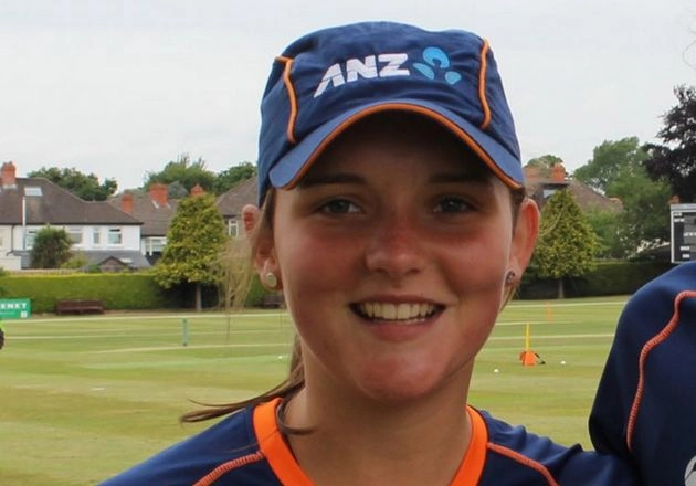 17 वर्ष की उम्र में शतक लगाकर रचा इतिहास, बिना आउट हुए बनाए 232 रन - amelia kerr New Zealand Ireland