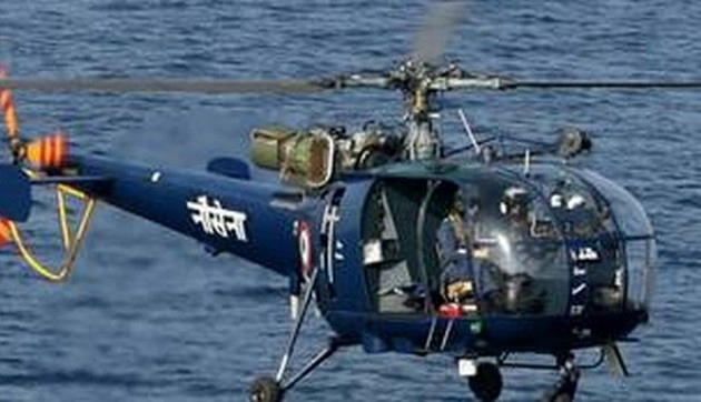 पानी में नौसेना के चेतक हेलीकॉप्टर की इमरजेंसी लैंडिंग, बड़ा हादसा टला