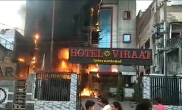 तेज धमाके के बाद लखनऊ के विराट होटल में भीषण आग, चार की मौत - fire in Virat International hotel Lucknow