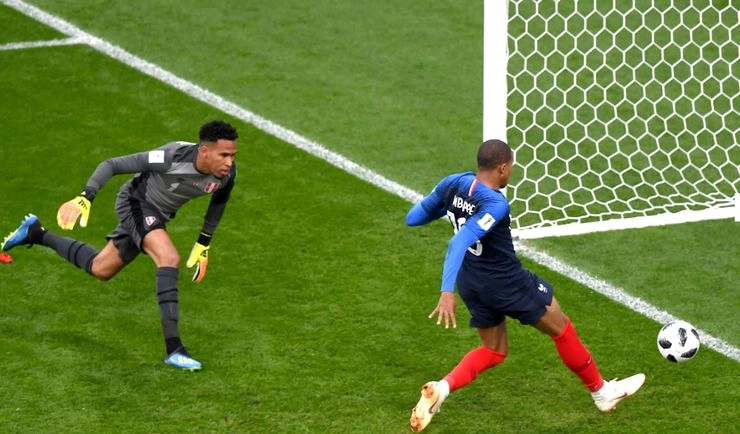 FIFA WC 2018 : मबापे के रिकॉर्ड गोल से फ्रांस नॉकऑउट में, पेरू बाहर - World Cup football, France,