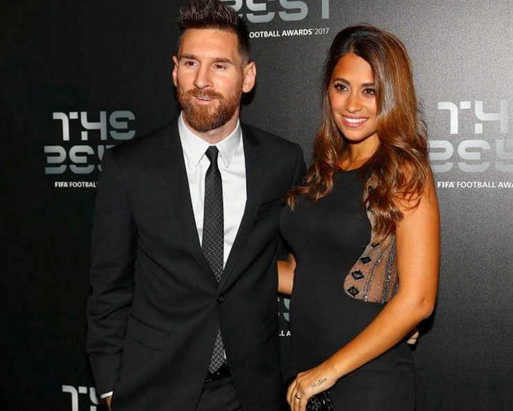 कोपा अमेरिका जीतने के बाद अर्जेंटीना पहुंचे मेसी, एयरपोर्ट पर पत्नी ने किया KISS (वीडियो) - Messi arrived in Argentina after winning the Copa America, wife did KISS at the airport
