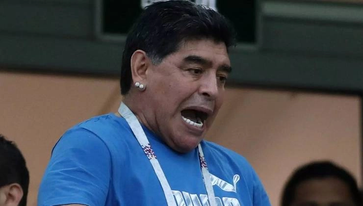 नाराज मेराडोना ने की 'मौत' की सूचना देने वाले पर इनाम की पेशकश - Diego Maradona offers reward to find out who spread fake death news