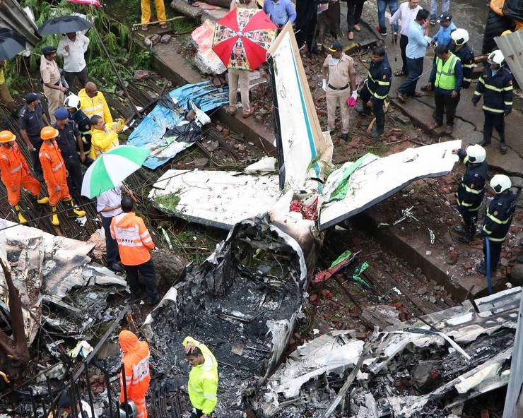 मुंबई विमान हादसा : 5 लोगों की मौत, देखें हादसे के फोटो - Mumbai Chartel plane accident