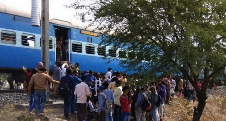 मुंबई-पुणे मार्ग पर रेल हादसा, मदुरै एक्सप्रेस का एक डिब्बा पटरी से उतरा - Rail accident on Mumbai-Pune road, Madurai Express