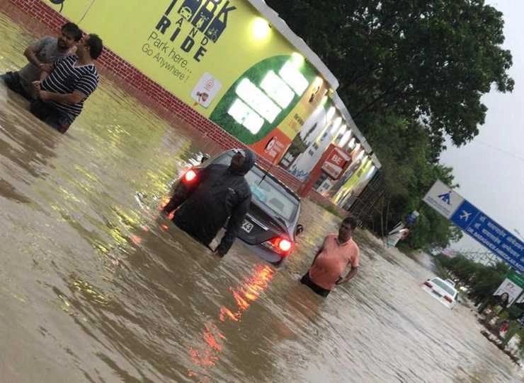 મહારાષ્ટ્ર - નાગપુરમાં ભારે વરસાદ, વિધાનસભામાં ધુસ્યુ પાણી (જુઓ ફોટા)