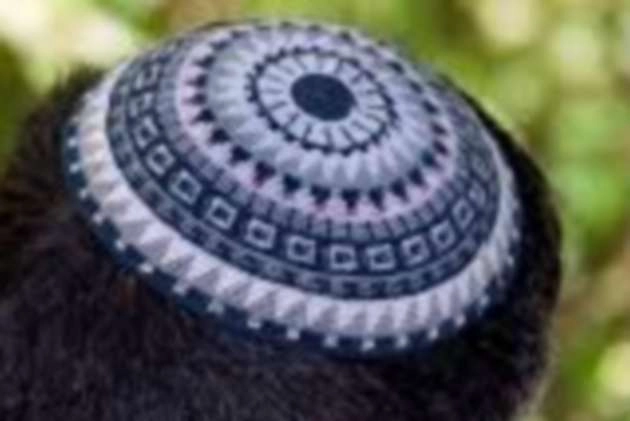 हुडी में लगी यहूदियों की टोपी है नया फैशन | yahudi cap
