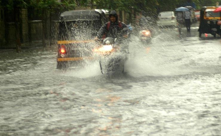 मौसम अपडेट : मानसून की आहट, इन इलाकों में हो सकती है बारिश, यहां तूफान की आशंका